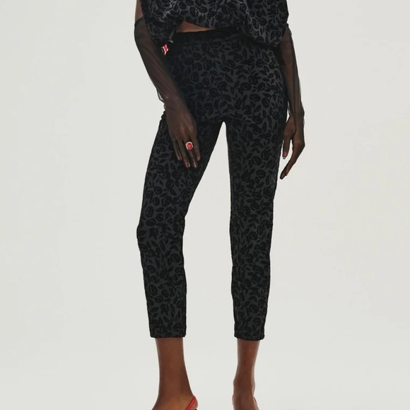 $198 NWT Black For Love And LemonsMidnight Velvet Capri...